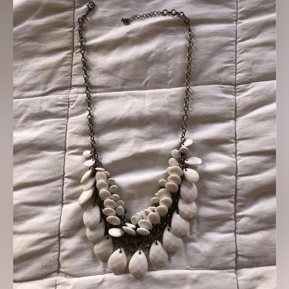 Chain Link 26 Inch Off White Teardrop Statement Bib Necklace - Picture 3 of 4